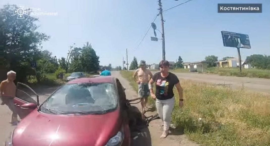 У Костянтинівці російський безпілотник атакував автомобіль, є поранений (відео)