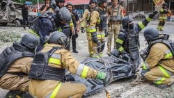 У Краматорську з-під завалів будинку рятувальники деблокували тіло чоловіка (фото)