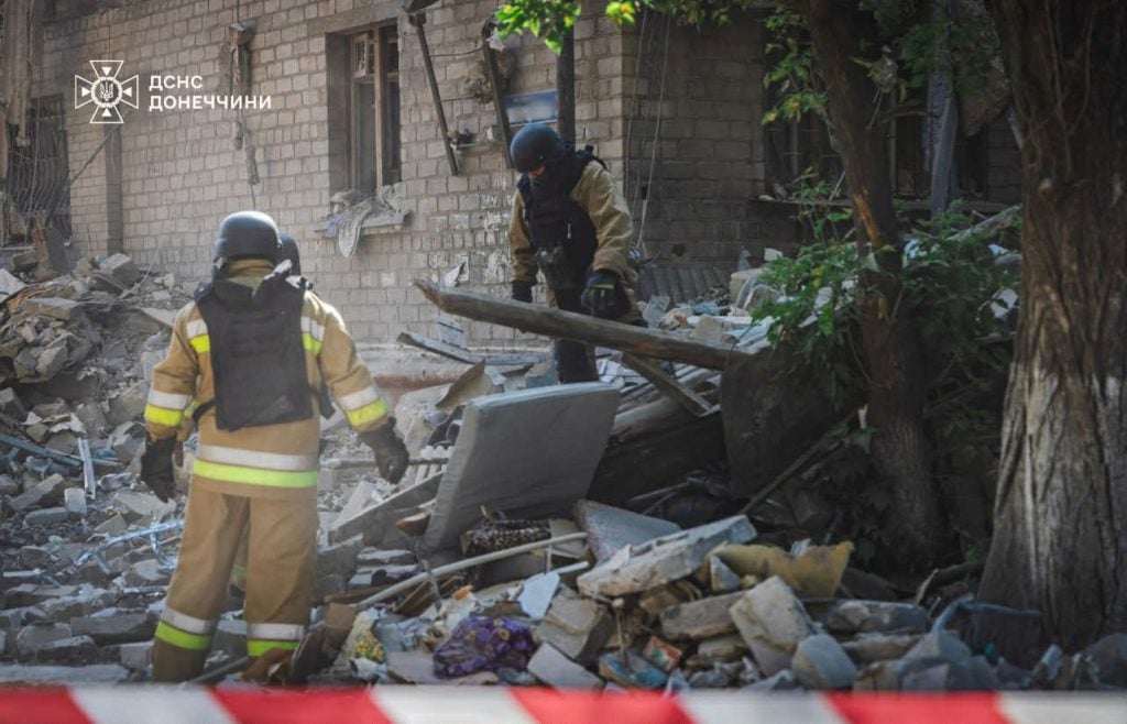 У Краматорську з-під завалів будинку рятувальники деблокували тіло чоловіка