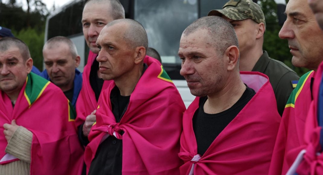 Учора повернулися 5 захисників Маріуполя з Донецького прикордонного загону, які перебували у полоні понад 3 роки (відео)