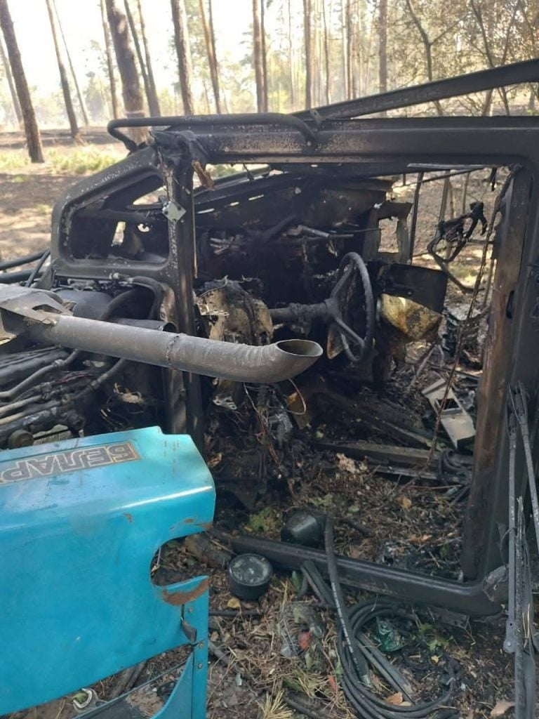 В Лимані на роботу в лісах повернули трактор, який підірвався на ворожій протитанковій міні (фото)