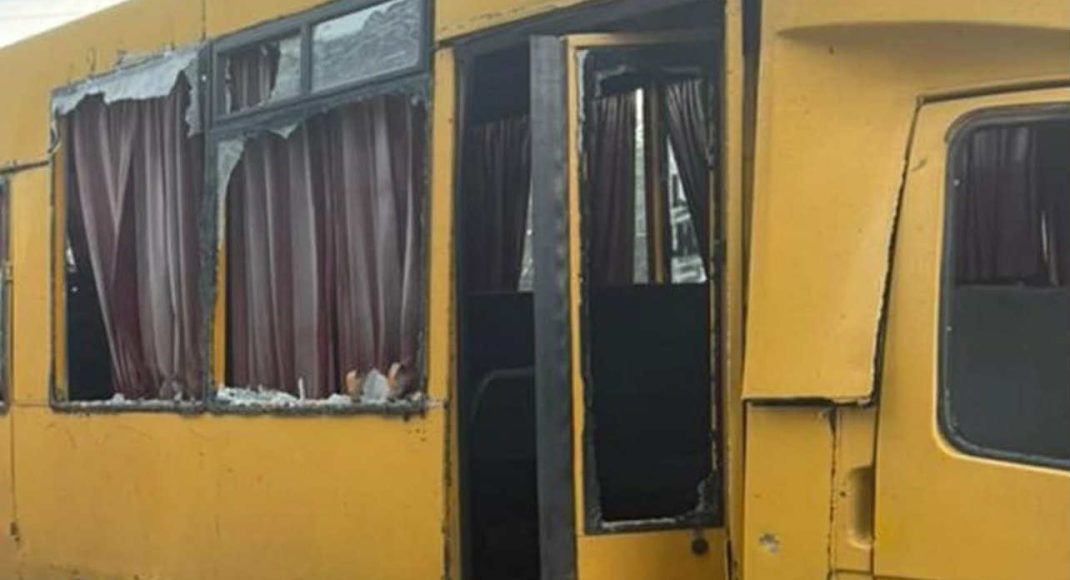 Внаслідок удару дроном по Краматорському району загинула жінка: поранено водія і пасажирку автобуса (фото)