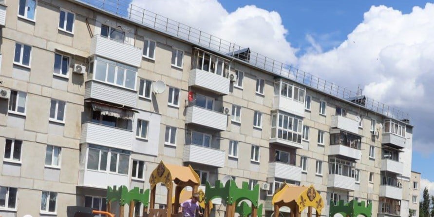 Верхні поверхи більшості показово відновлених багатоповерхівок окупованого Сіверськодонецька непридатні для проживання
