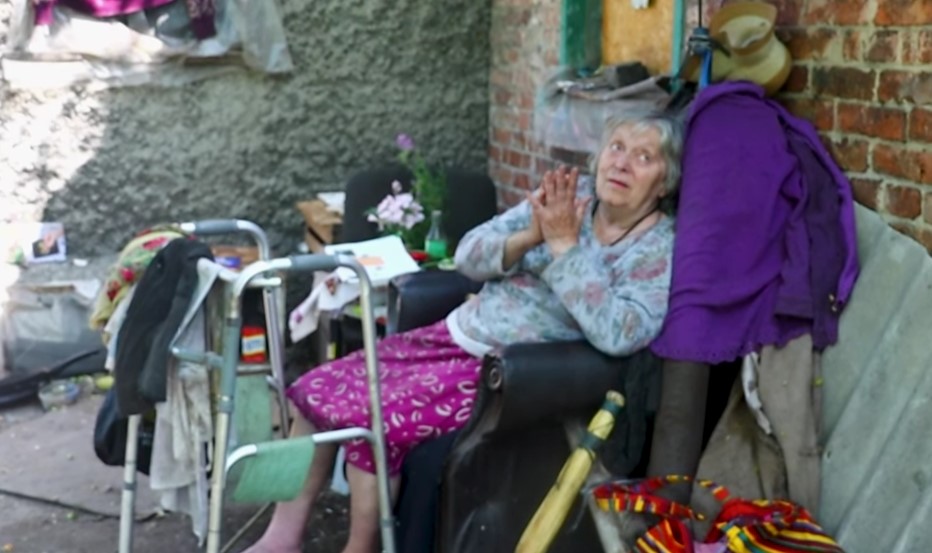 З Мирнограда патрульні евакуювали 6 людей: на них полювали ворожі дрони (відео)