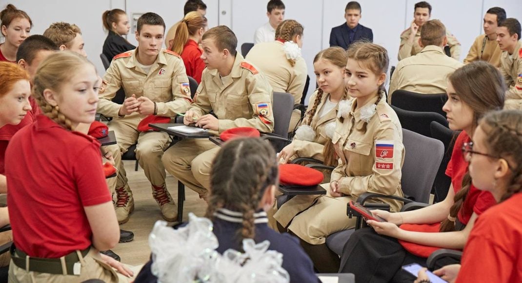 На окупованій Луганщині дітей контролюватимуть представники слідкому рф
