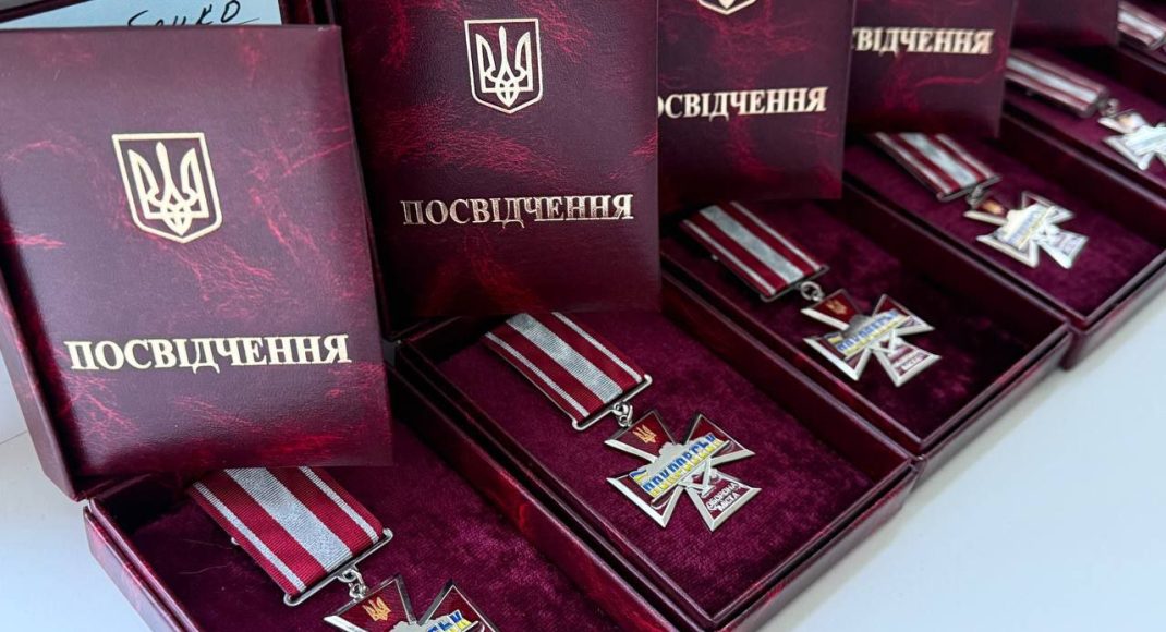 Спасателей и энергетиков наградили медалями за оборону Покровска (фото)