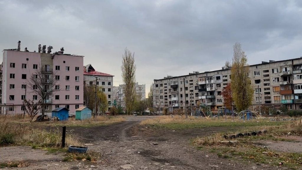 прифронтові Покровськ та Мирноград