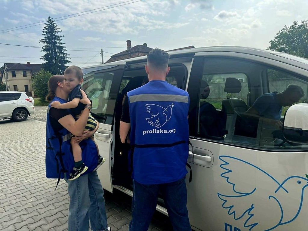 ще дві родини з дітьми з Дружківської та Новодонецької громад евакуювались до Берегового на Закарпатті