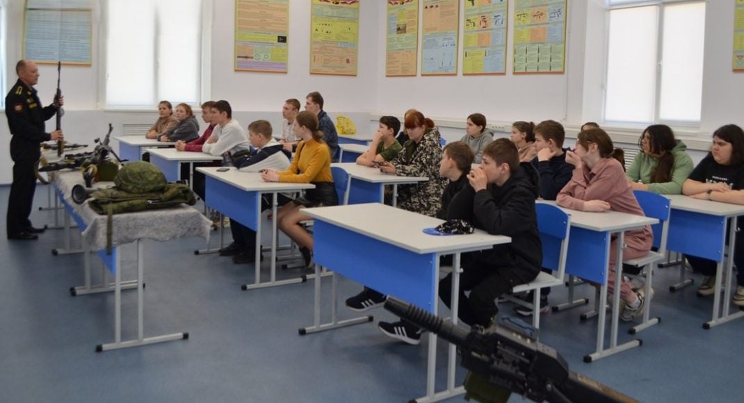 Захватчики вербуют выпускников в российскую оккупационную армию, — ЦНС