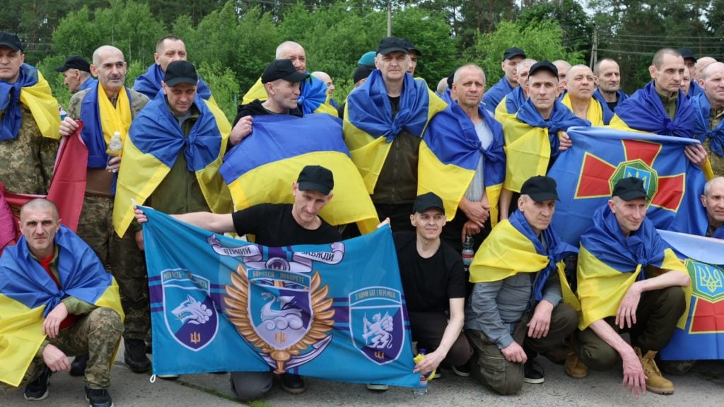 з російського полону звільнено групу важкохворих захисників України