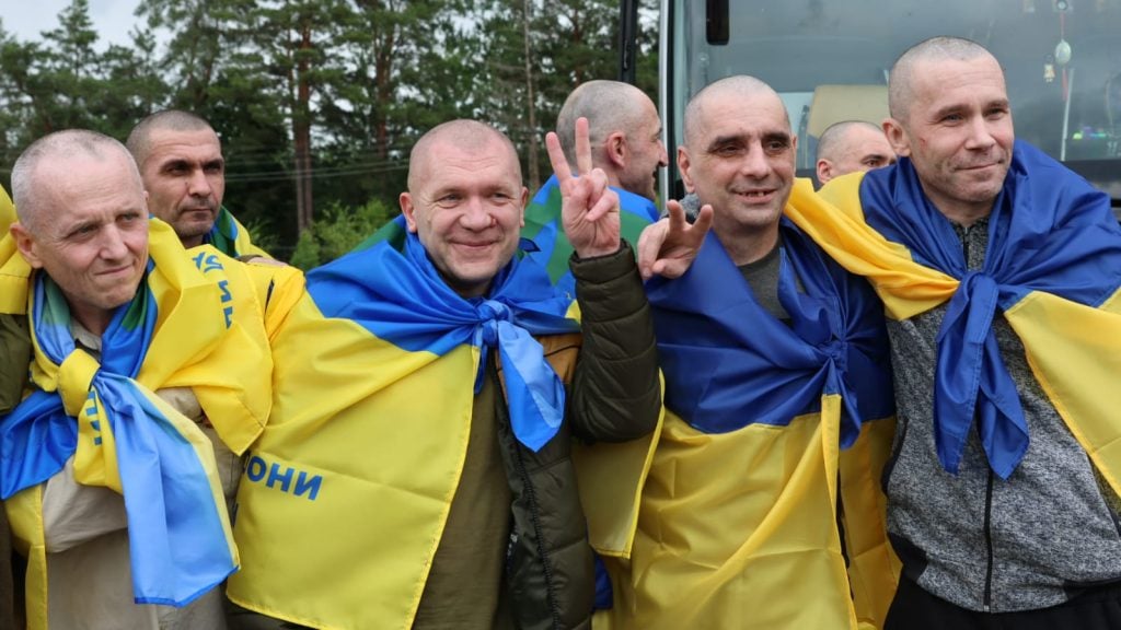 з російського полону звільнено групу важкохворих захисників України