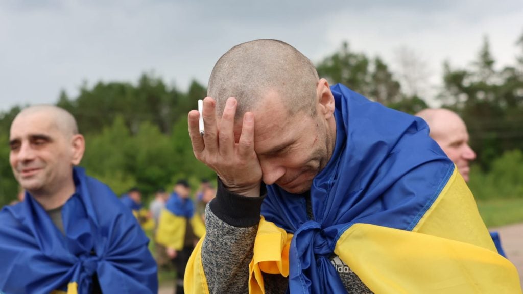 з російського полону звільнено групу важкохворих захисників України