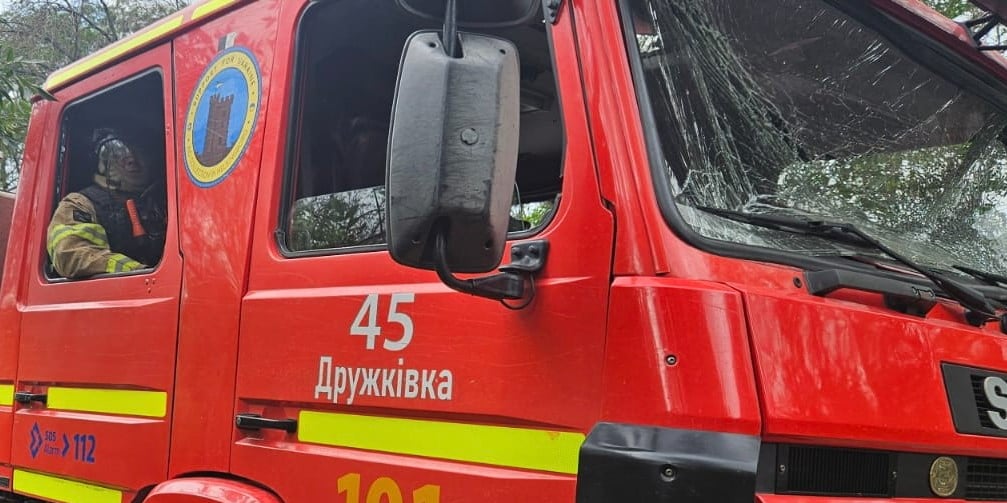 Россияне ударили дроном по спасателям в Дружковской громаде: что известно (фото)